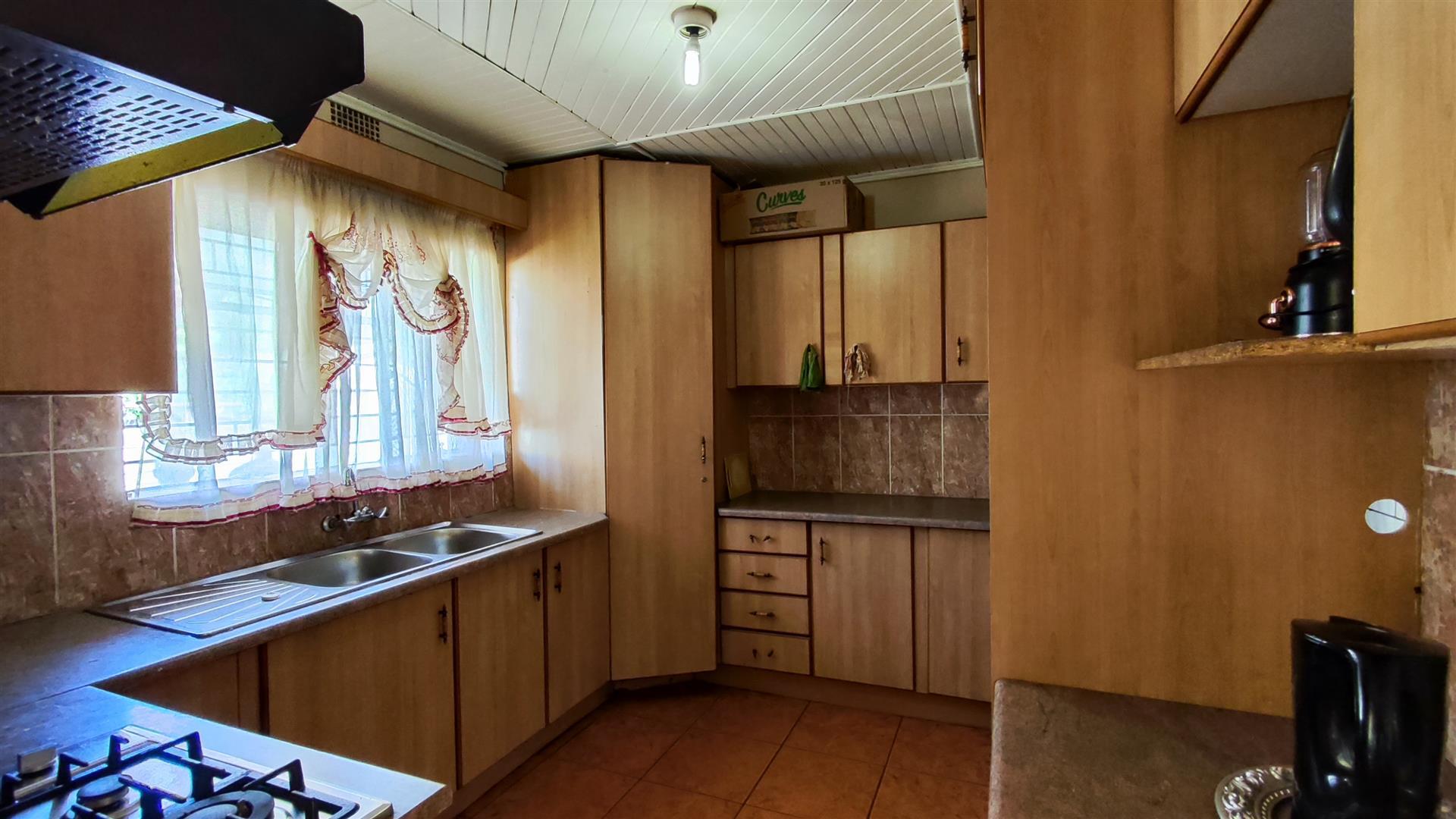 Kitchen - 14 square meters of property in Vanderbijlpark