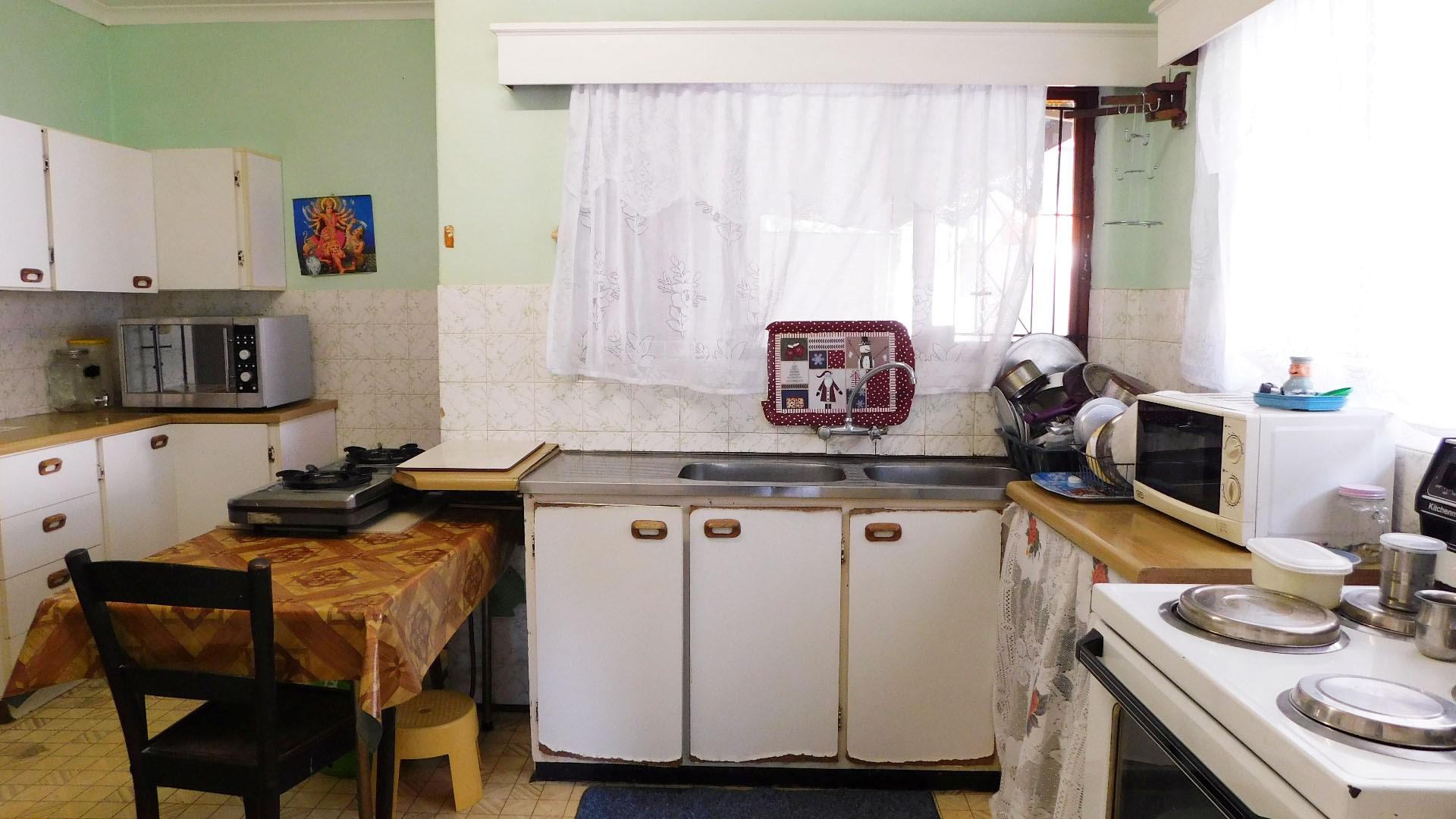 Kitchen - 28 square meters of property in Dawncrest