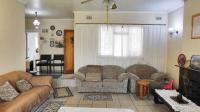 Lounges - 25 square meters of property in Dawncrest