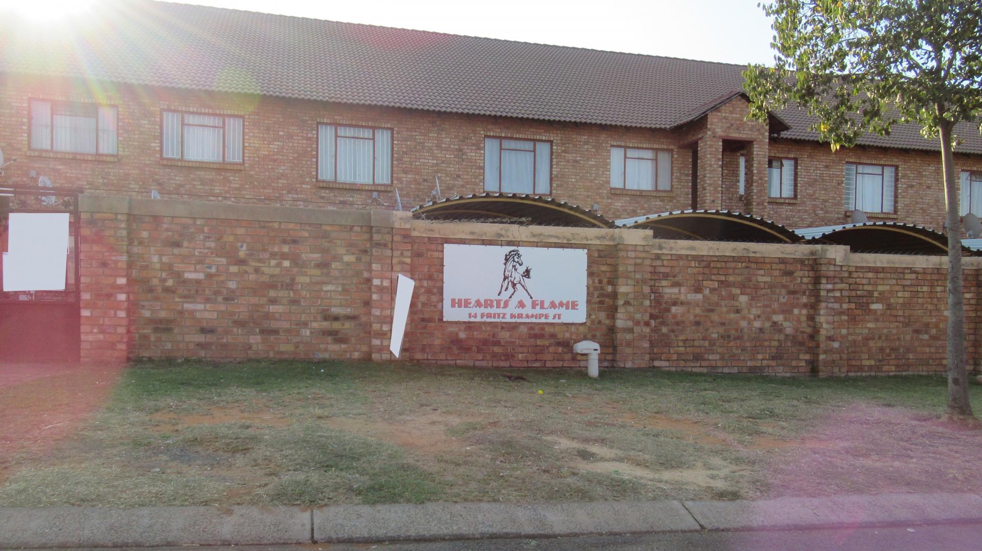 Front View of property in Greenhills