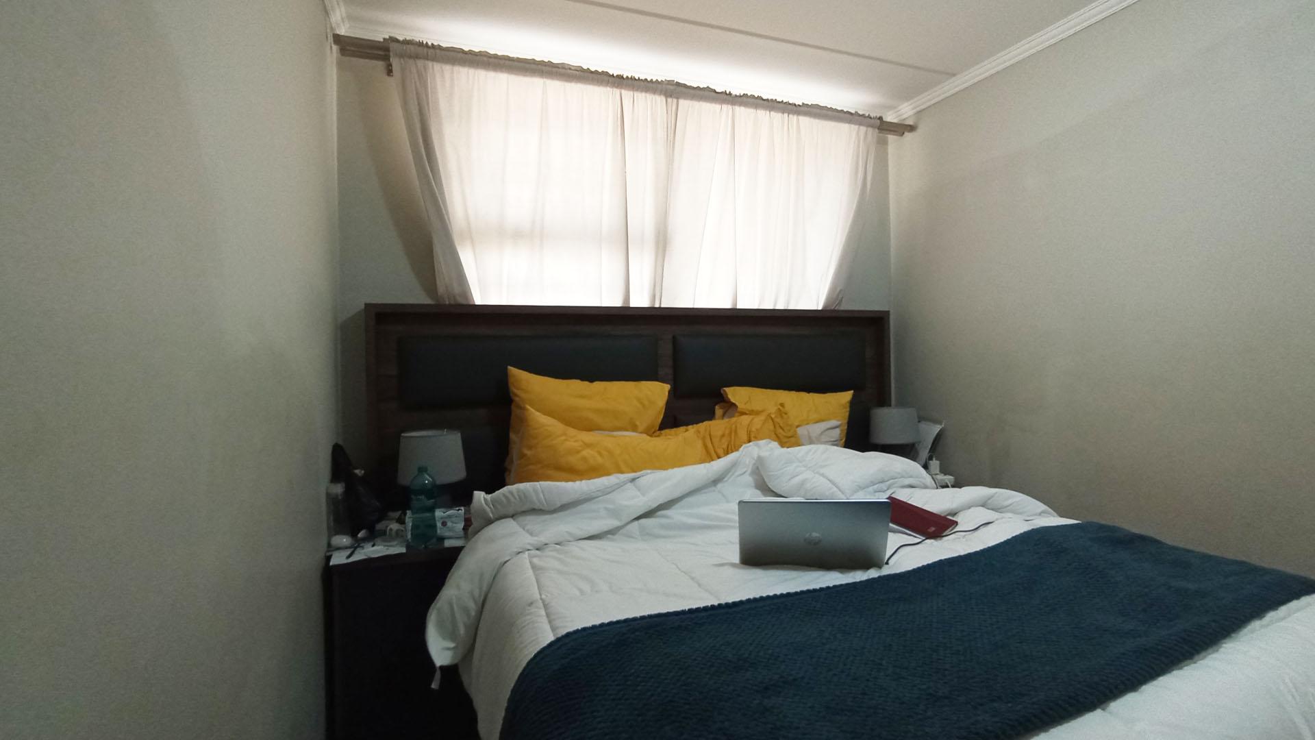 Bed Room 1 - 10 square meters of property in Rooihuiskraal North
