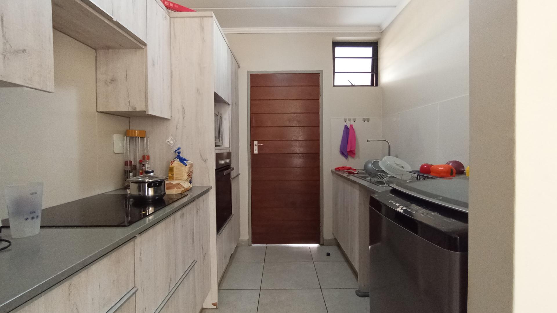 Kitchen - 7 square meters of property in Rooihuiskraal North