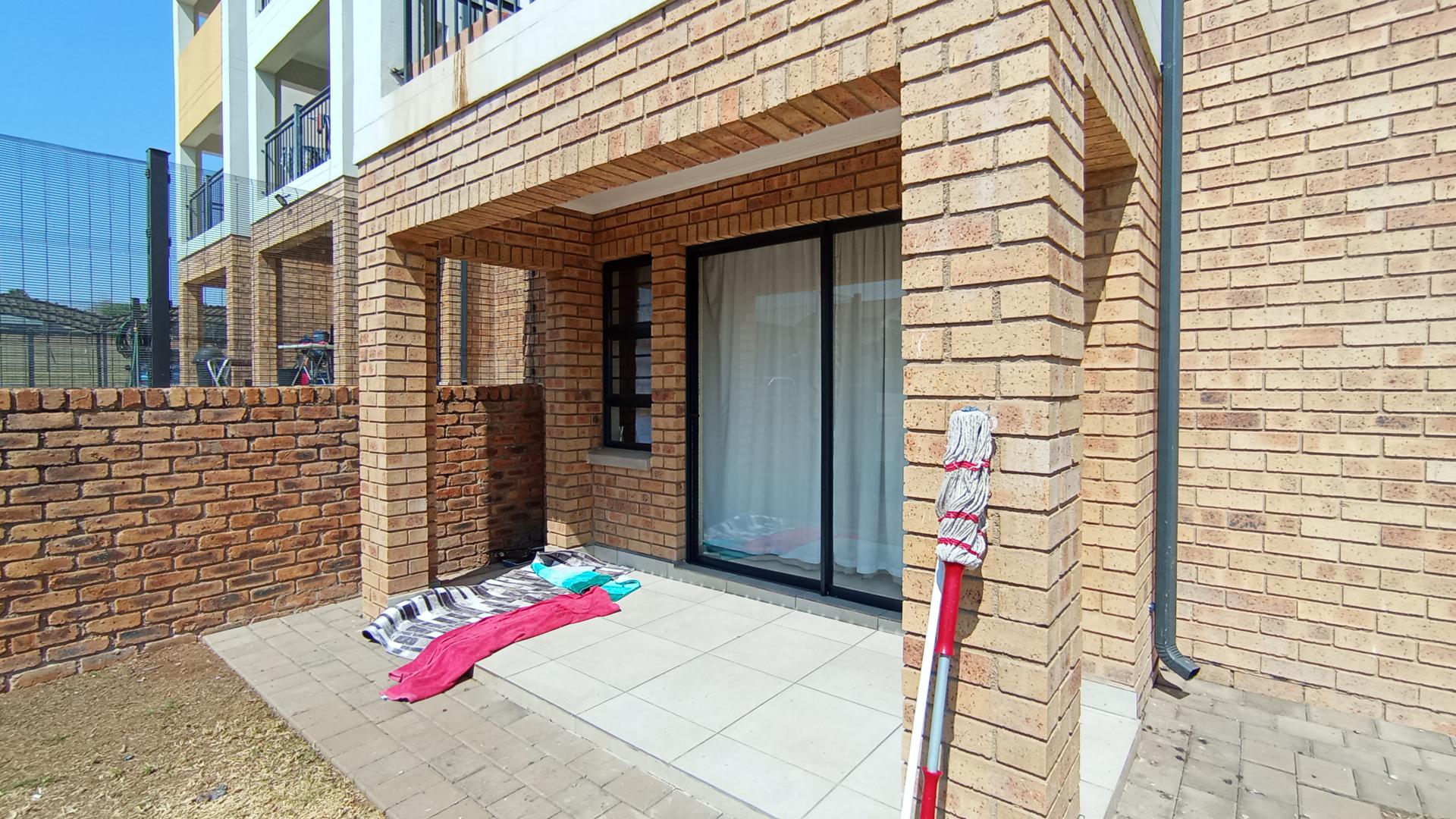 Backyard of property in Rooihuiskraal North