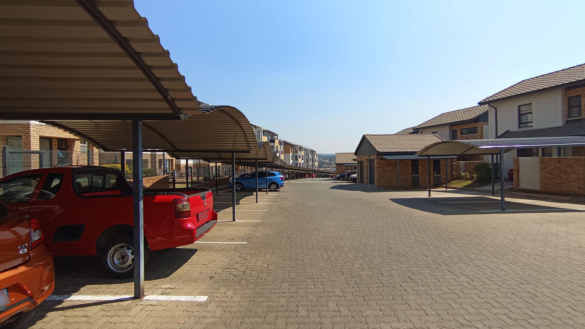 Front View of property in Rooihuiskraal North