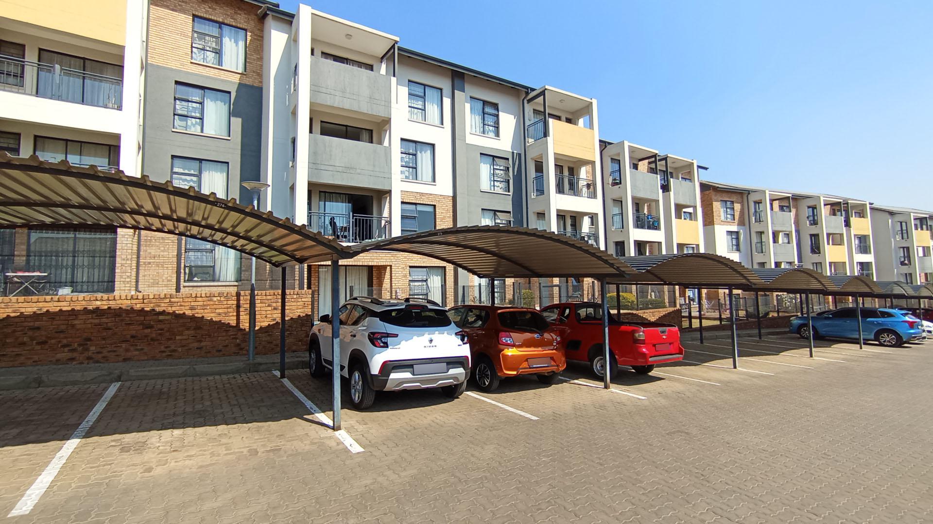Front View of property in Rooihuiskraal North