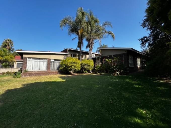 4 Bedroom House for Sale For Sale in Pioneer Park (Newcastle) - MR632558