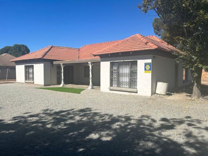 3 Bedroom House for Sale For Sale in Vierfontein - MR632578