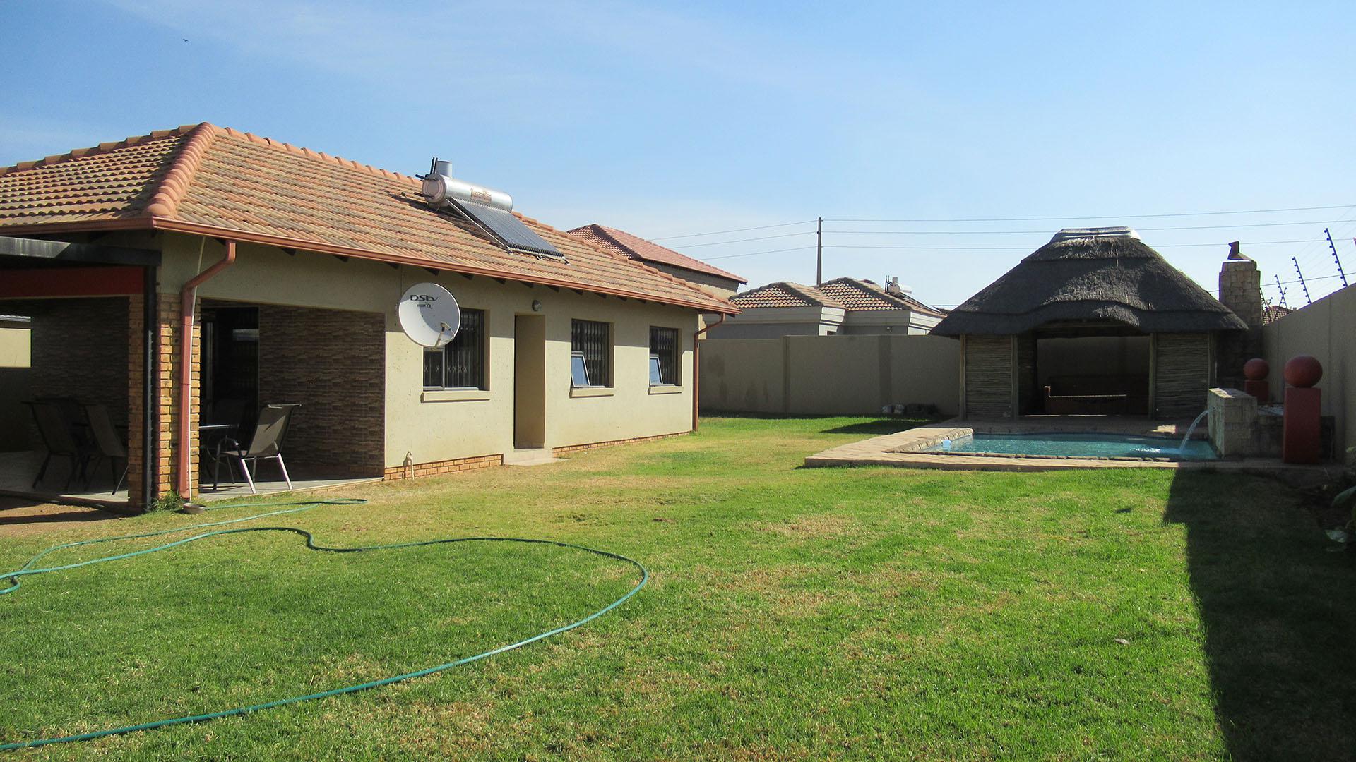 Front View of property in Azaadville Gardens