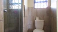 Main Bathroom - 4 square meters of property in Azaadville Gardens