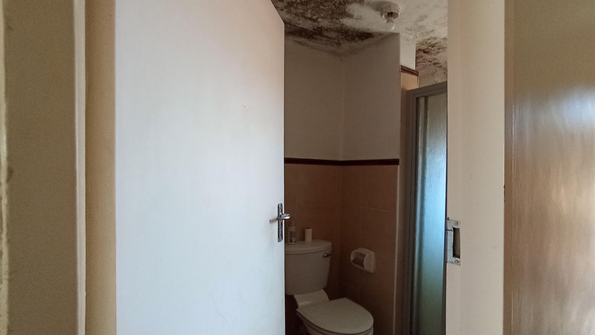 Bathroom 1 - 5 square meters of property in Karenpark