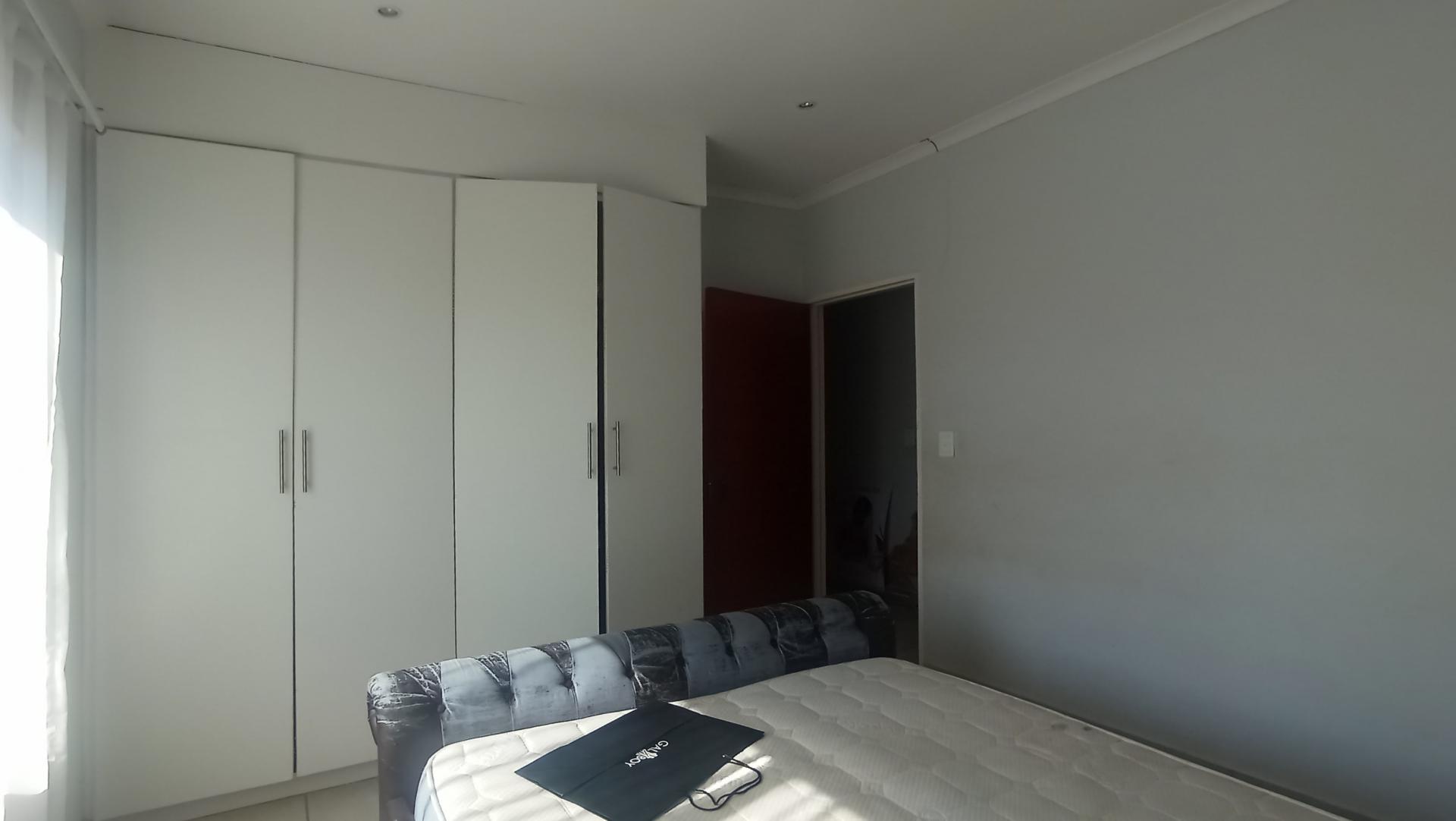 Bed Room 2 - 12 square meters of property in Heatherview