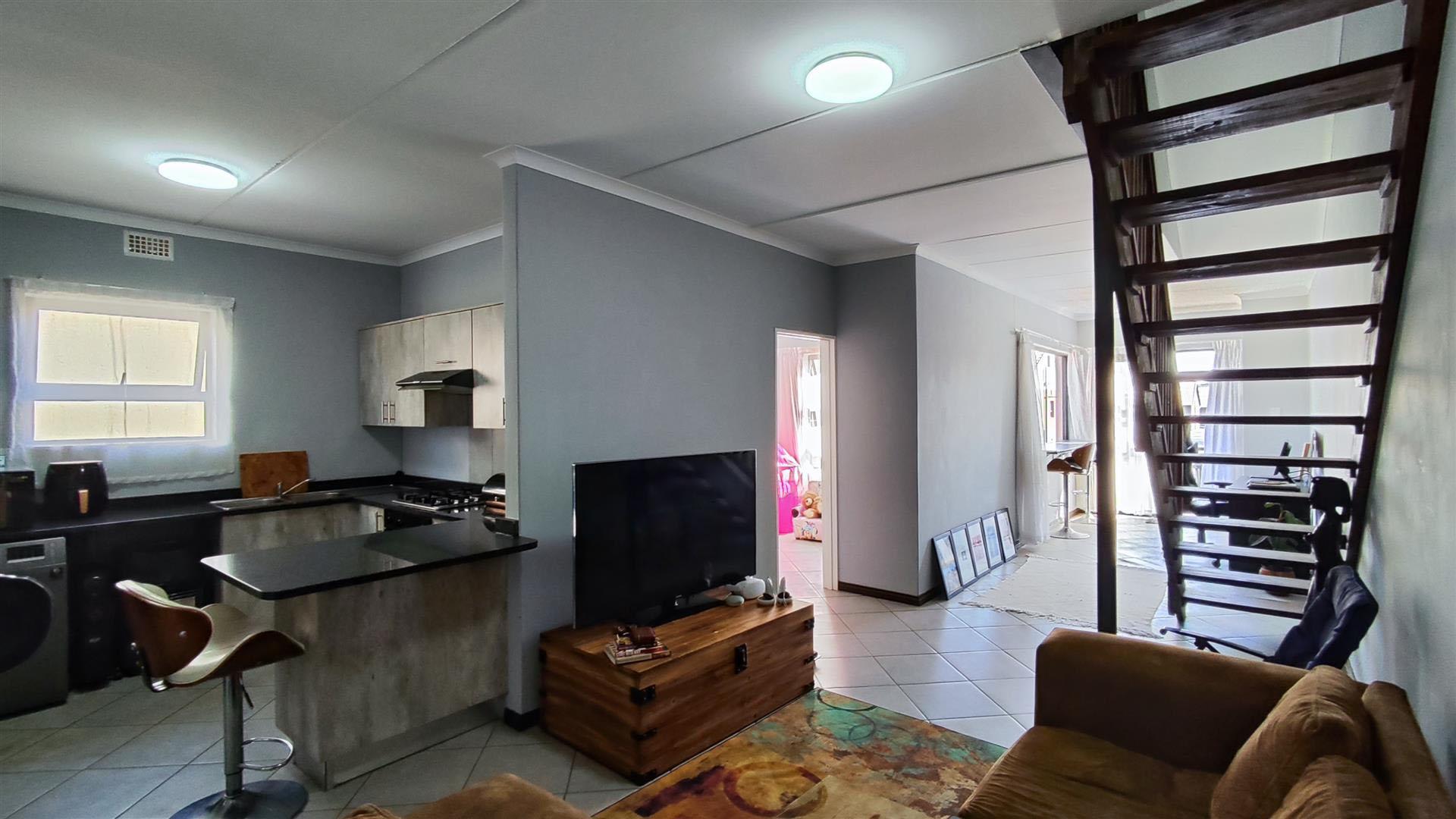 Lounges - 14 square meters of property in Norton's Home Estates