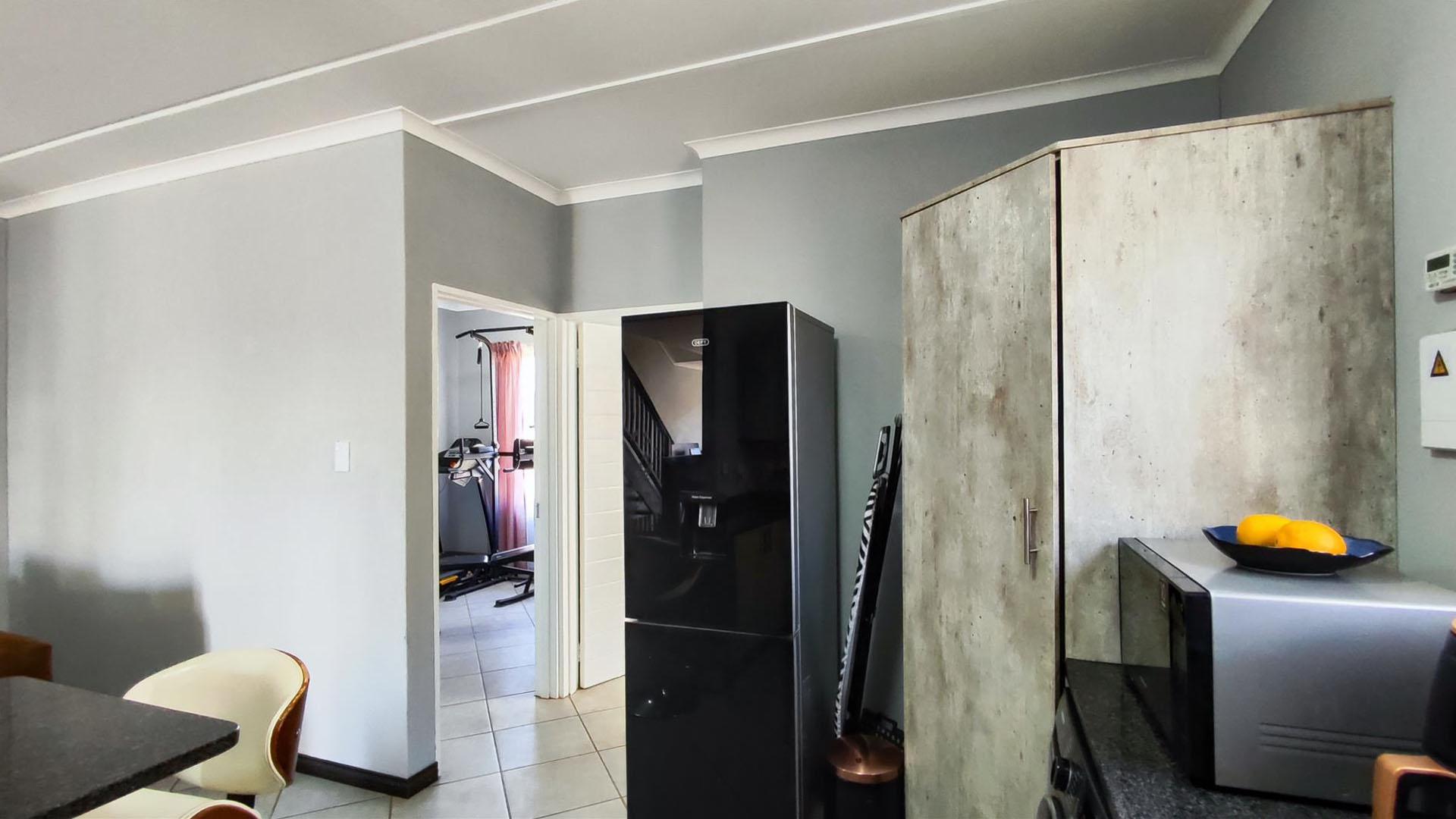 Kitchen - 10 square meters of property in Norton's Home Estates