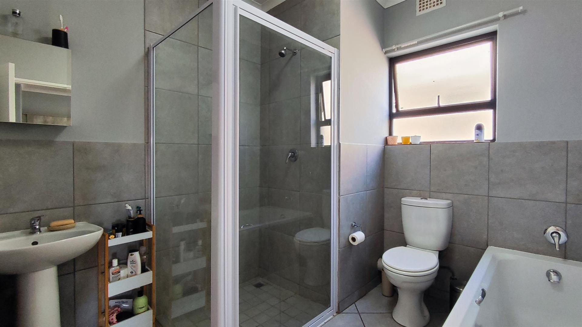 Bathroom 1 - 6 square meters of property in Norton's Home Estates