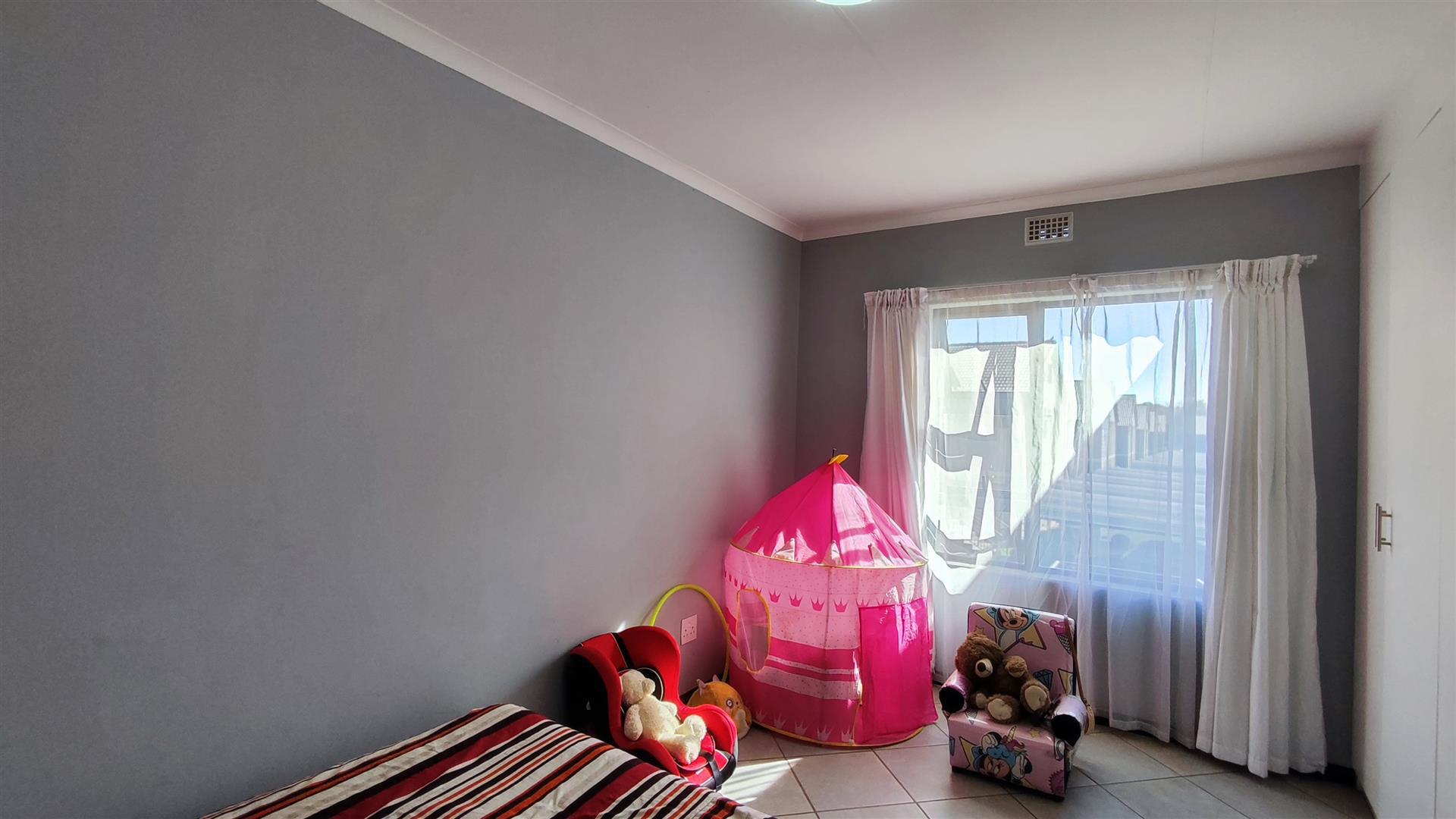 Bed Room 2 - 13 square meters of property in Norton's Home Estates