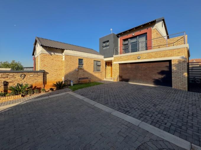 4 Bedroom House for Sale For Sale in Meyersdal - MR633061