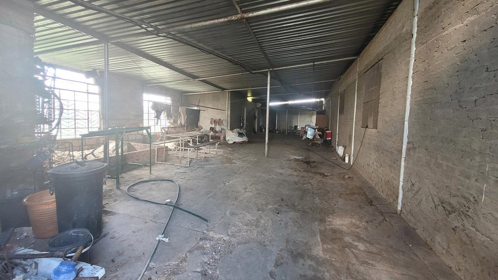 Garage of property in Dagbreek