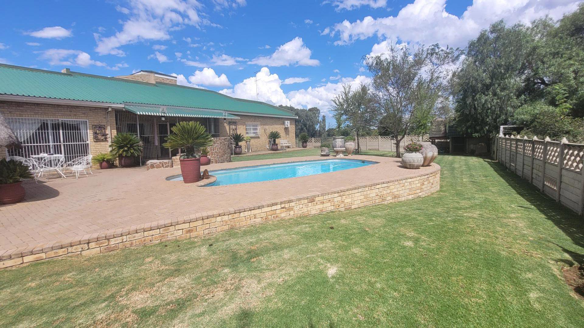 Swimming Pool of property in Dagbreek