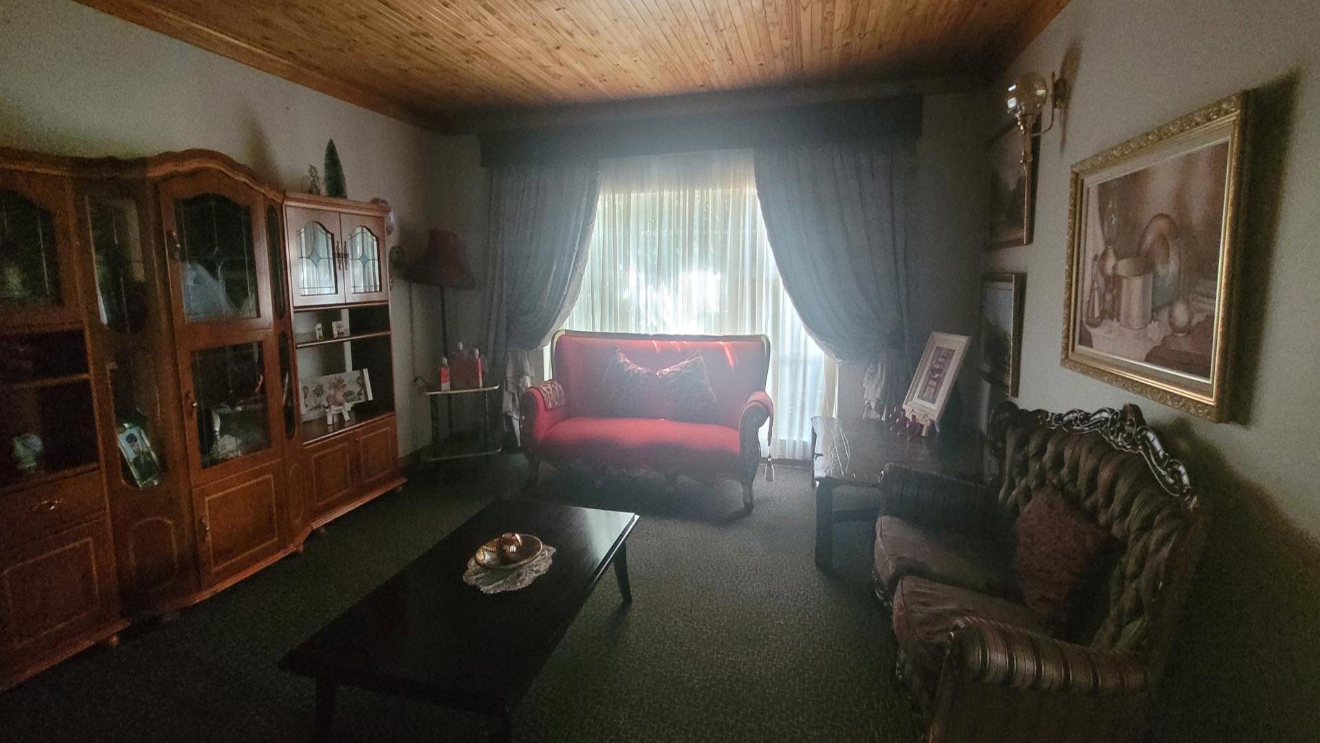 Lounges of property in Dagbreek