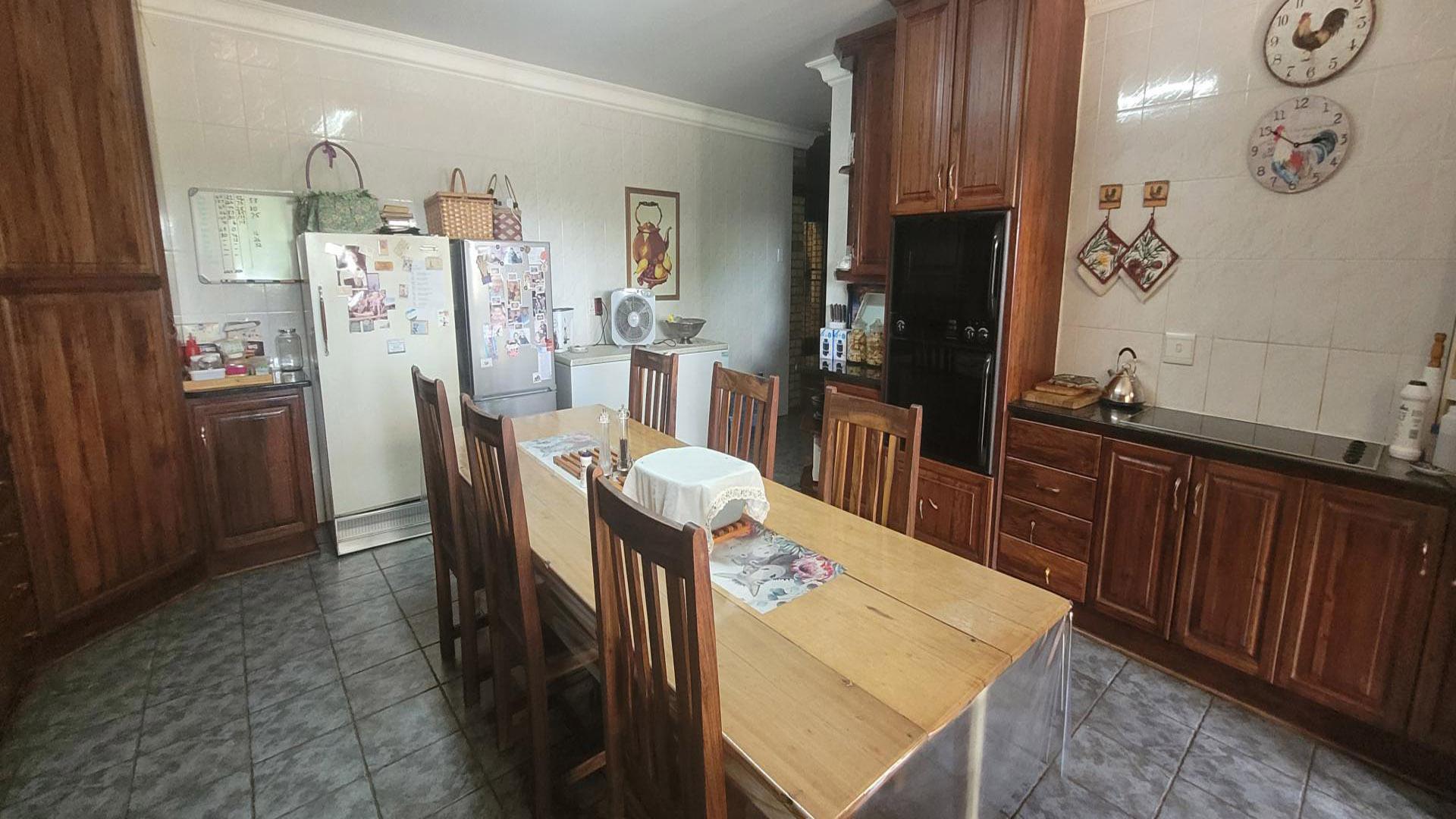 Kitchen of property in Dagbreek