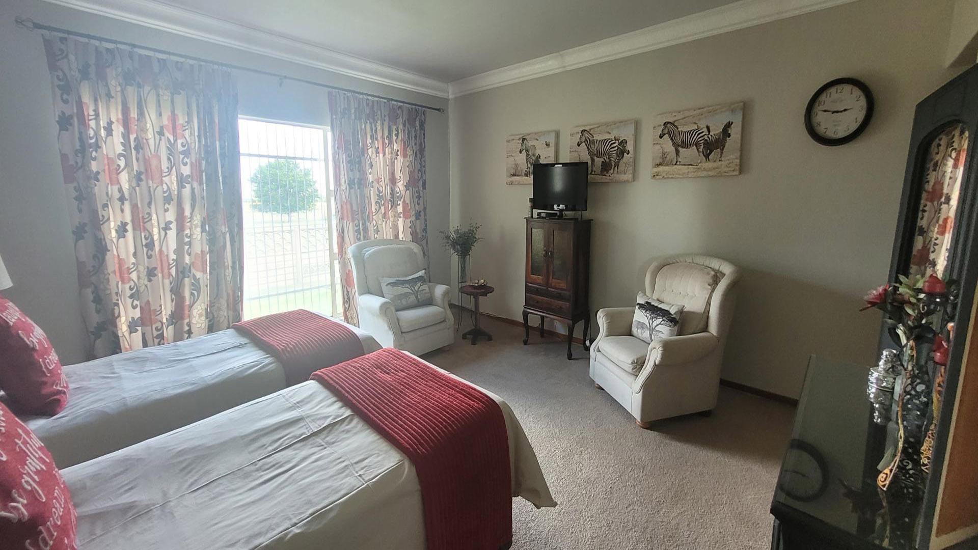 Bed Room 5+ of property in Dagbreek