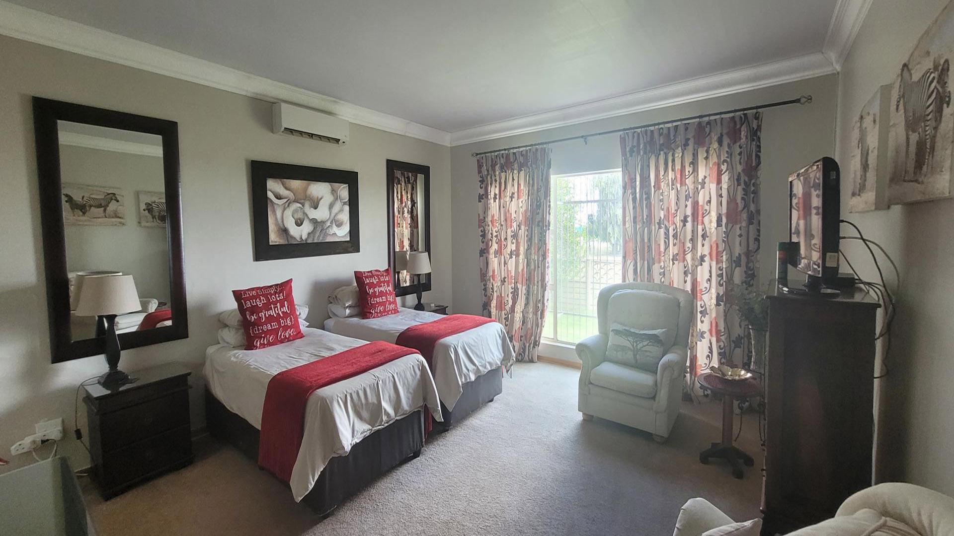 Bed Room 5+ of property in Dagbreek