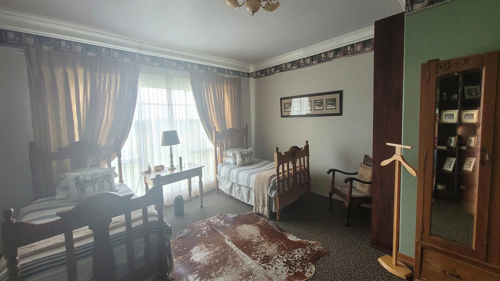 Bed Room 5+ of property in Dagbreek