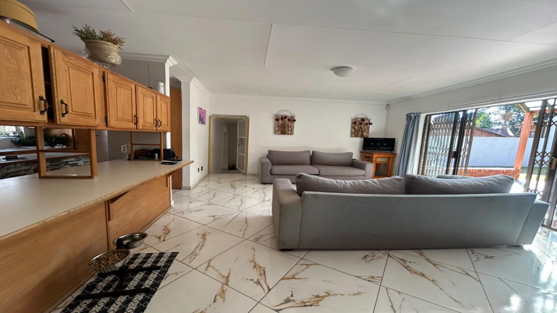 Lounges of property in Faerie Glen
