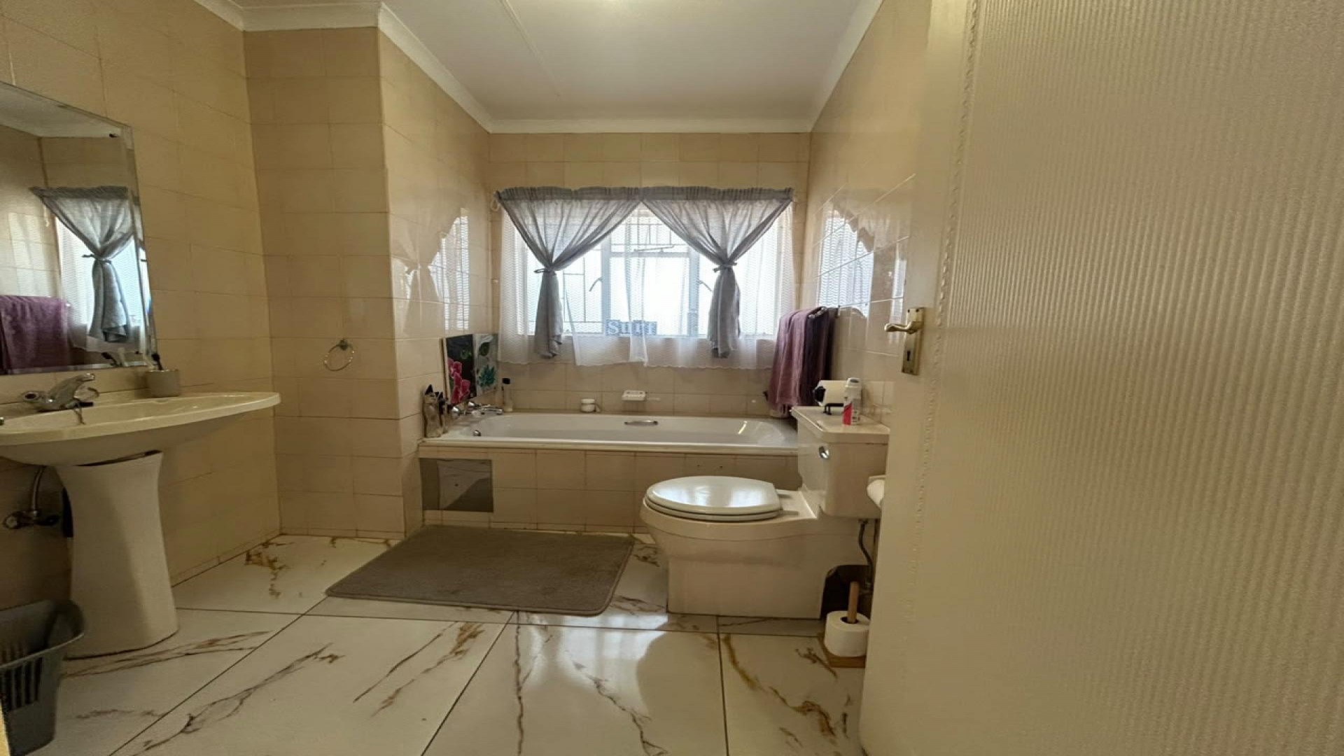 Bathroom 2 of property in Faerie Glen