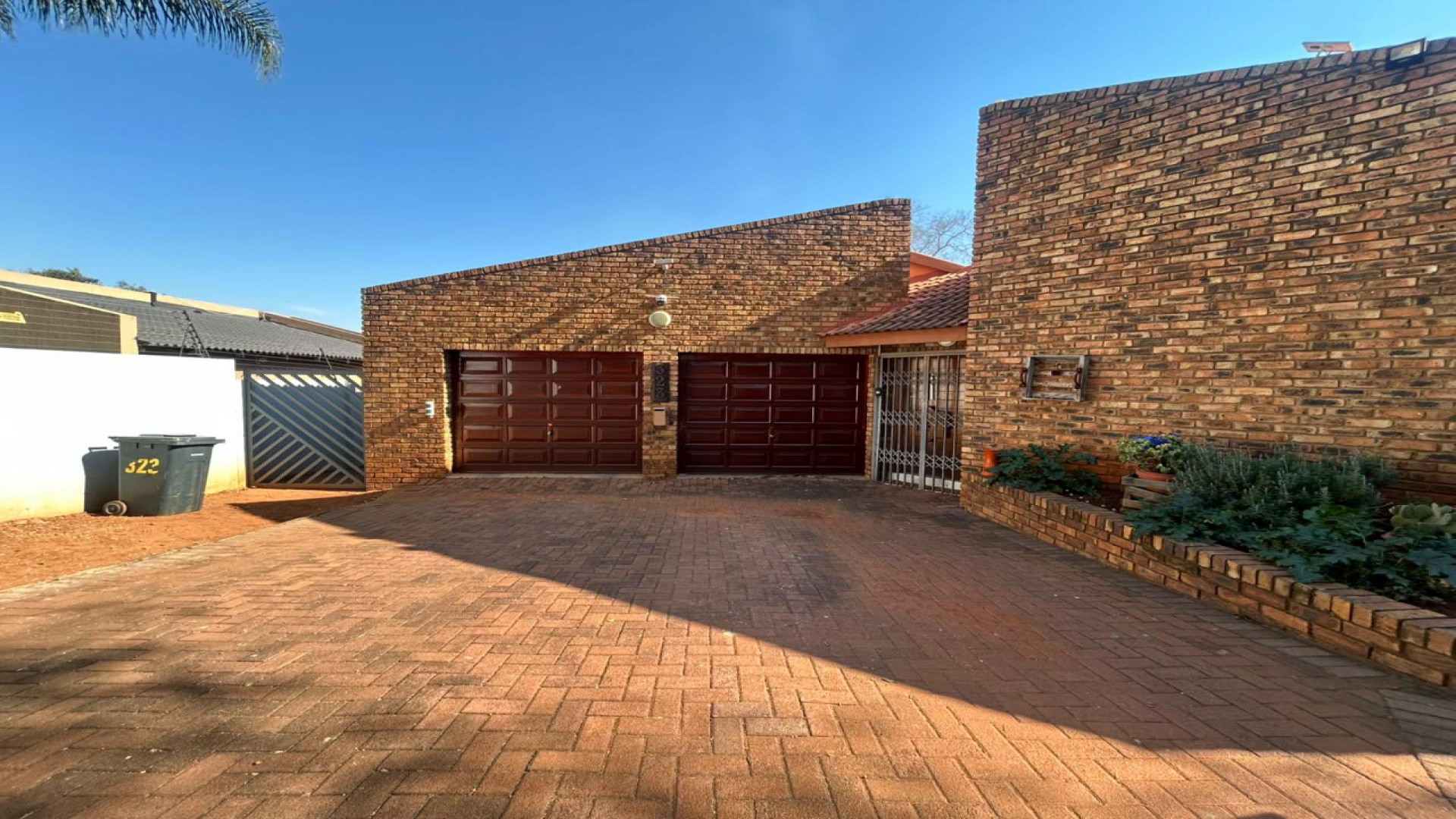 Garage of property in Faerie Glen