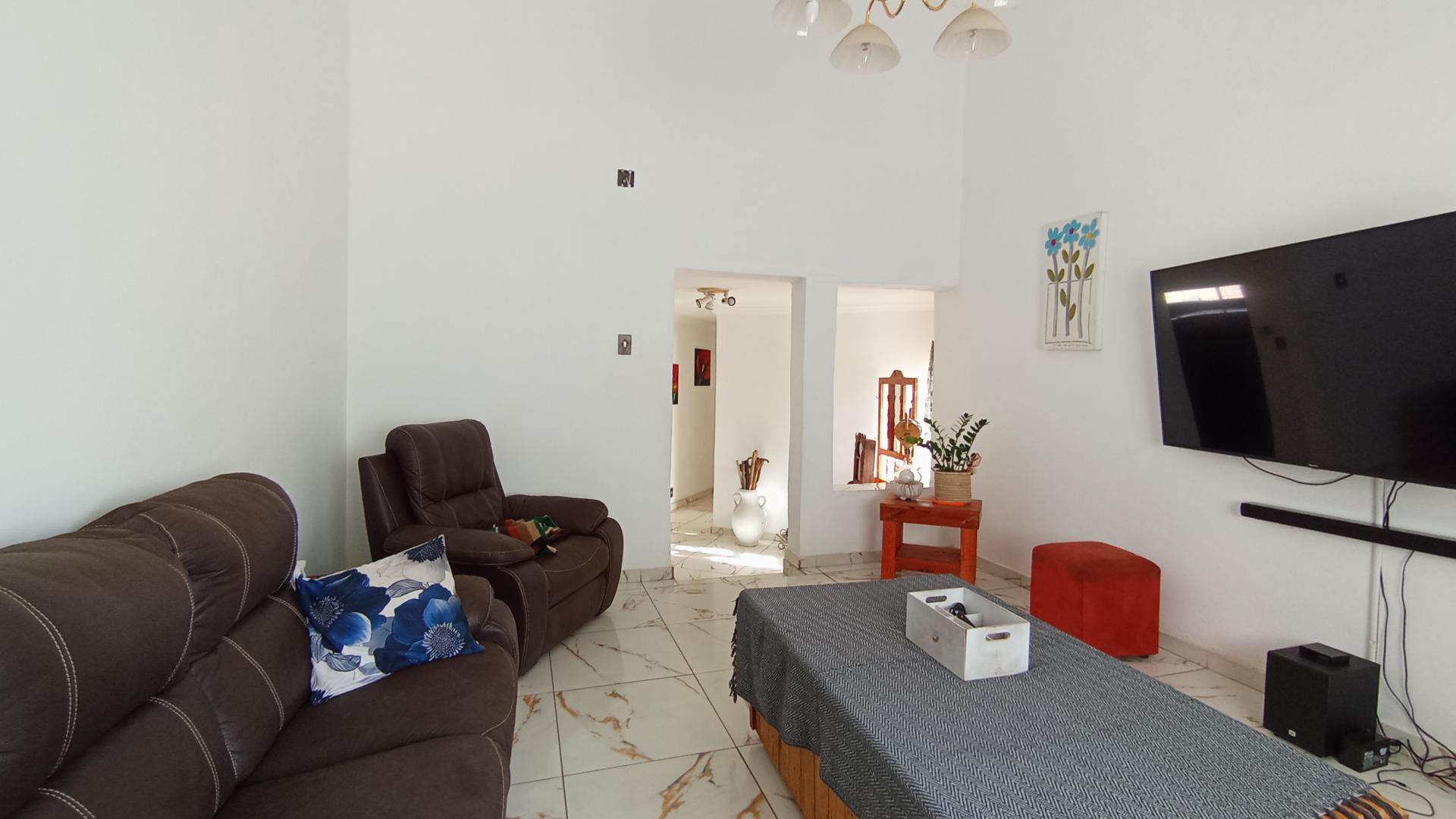 Lounges - 88 square meters of property in Faerie Glen