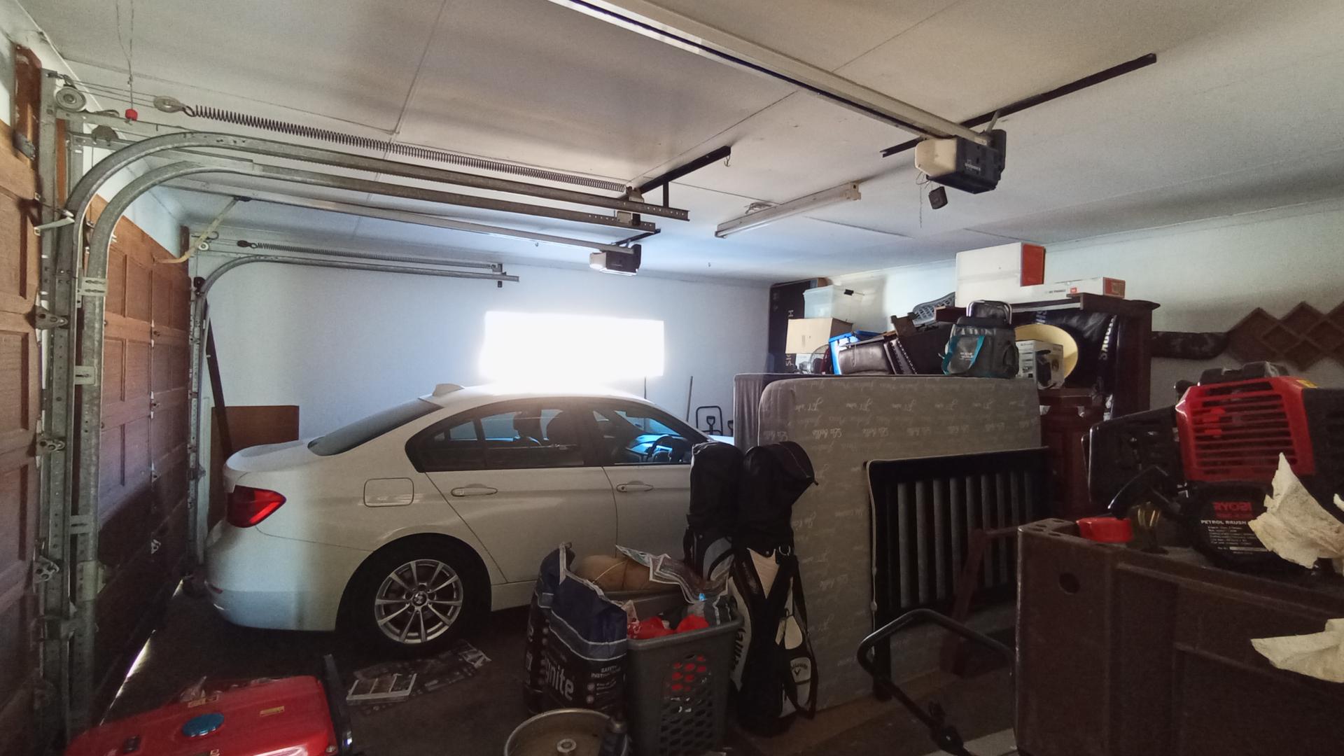 Garage - 44 square meters of property in Faerie Glen
