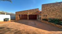 Garage of property in Faerie Glen