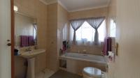 Bathroom 1 - 7 square meters of property in Faerie Glen