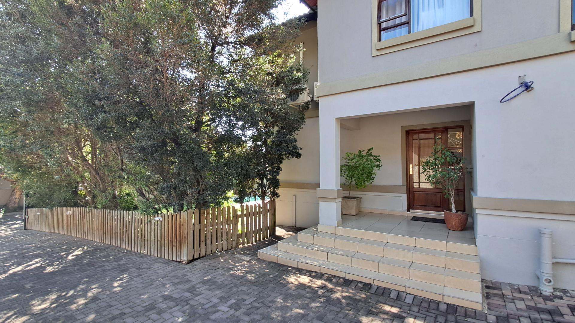 Front View of property in Maroeladal