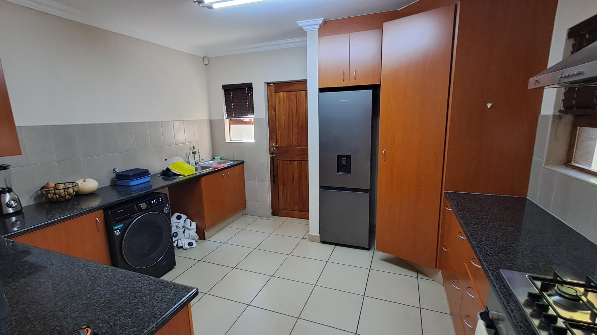 Kitchen of property in Maroeladal