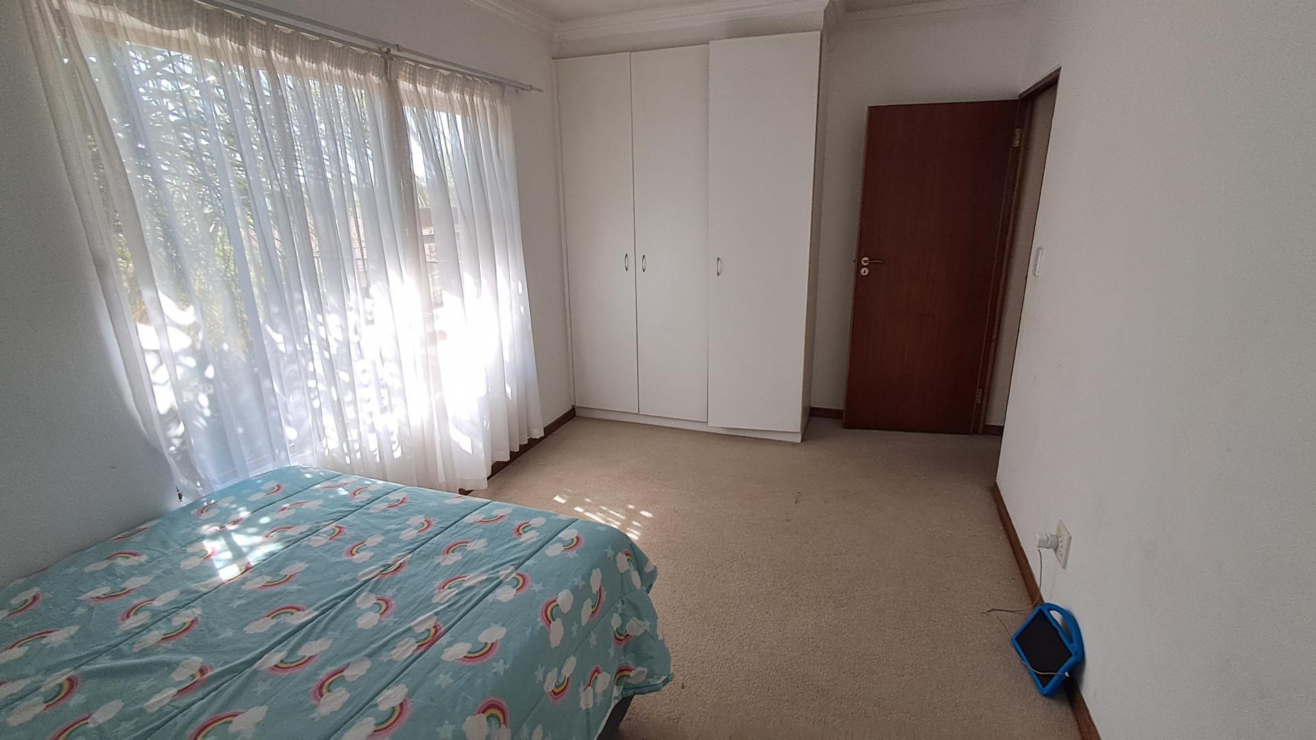Bed Room 2 - 14 square meters of property in Maroeladal
