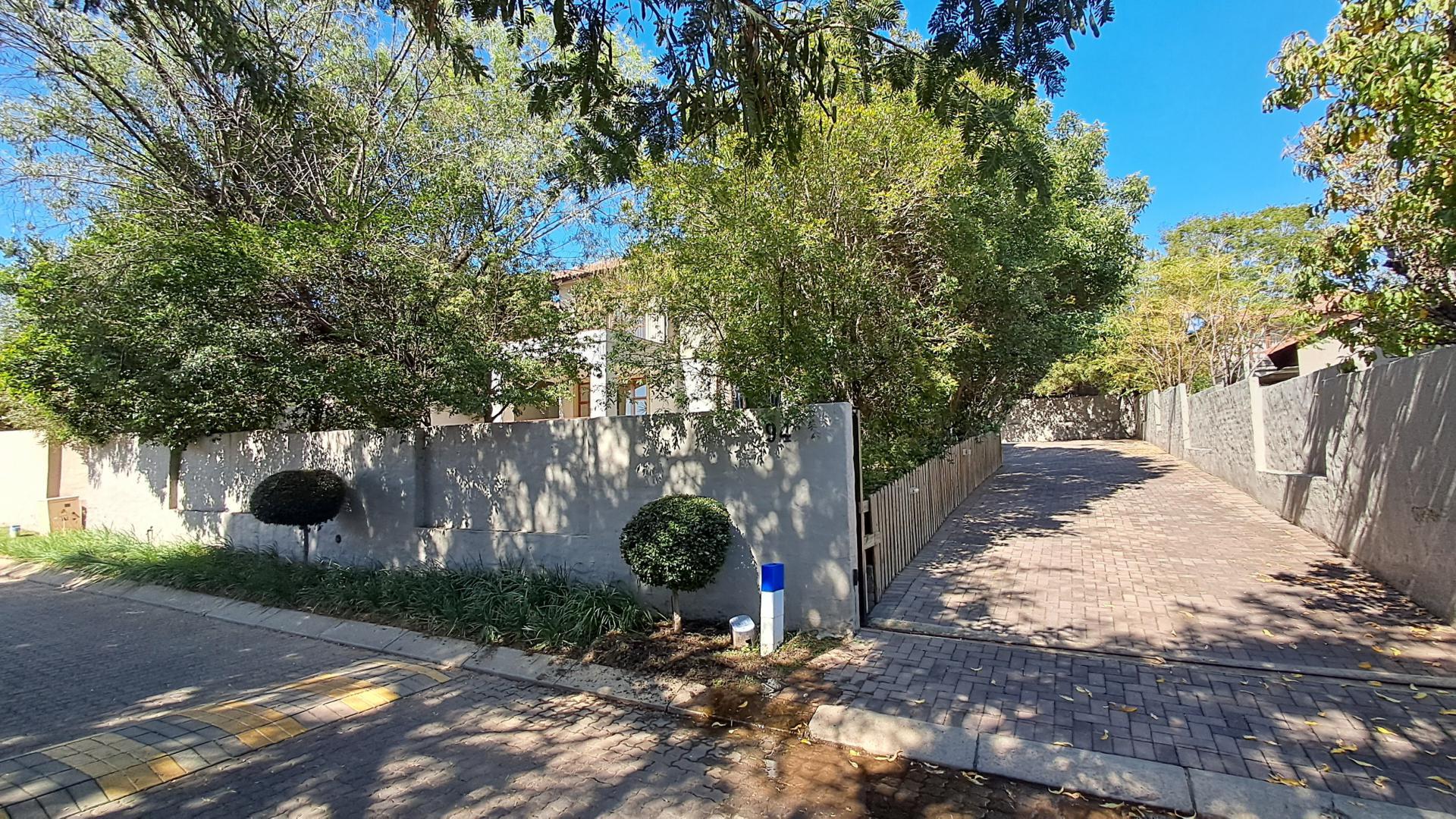 Front View of property in Maroeladal