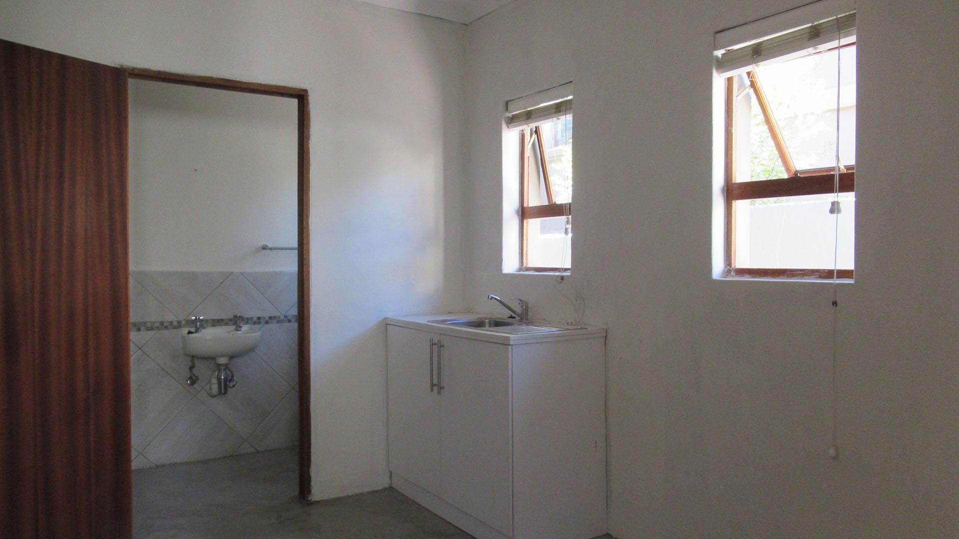 Bed Room 3 - 11 square meters of property in Maroeladal