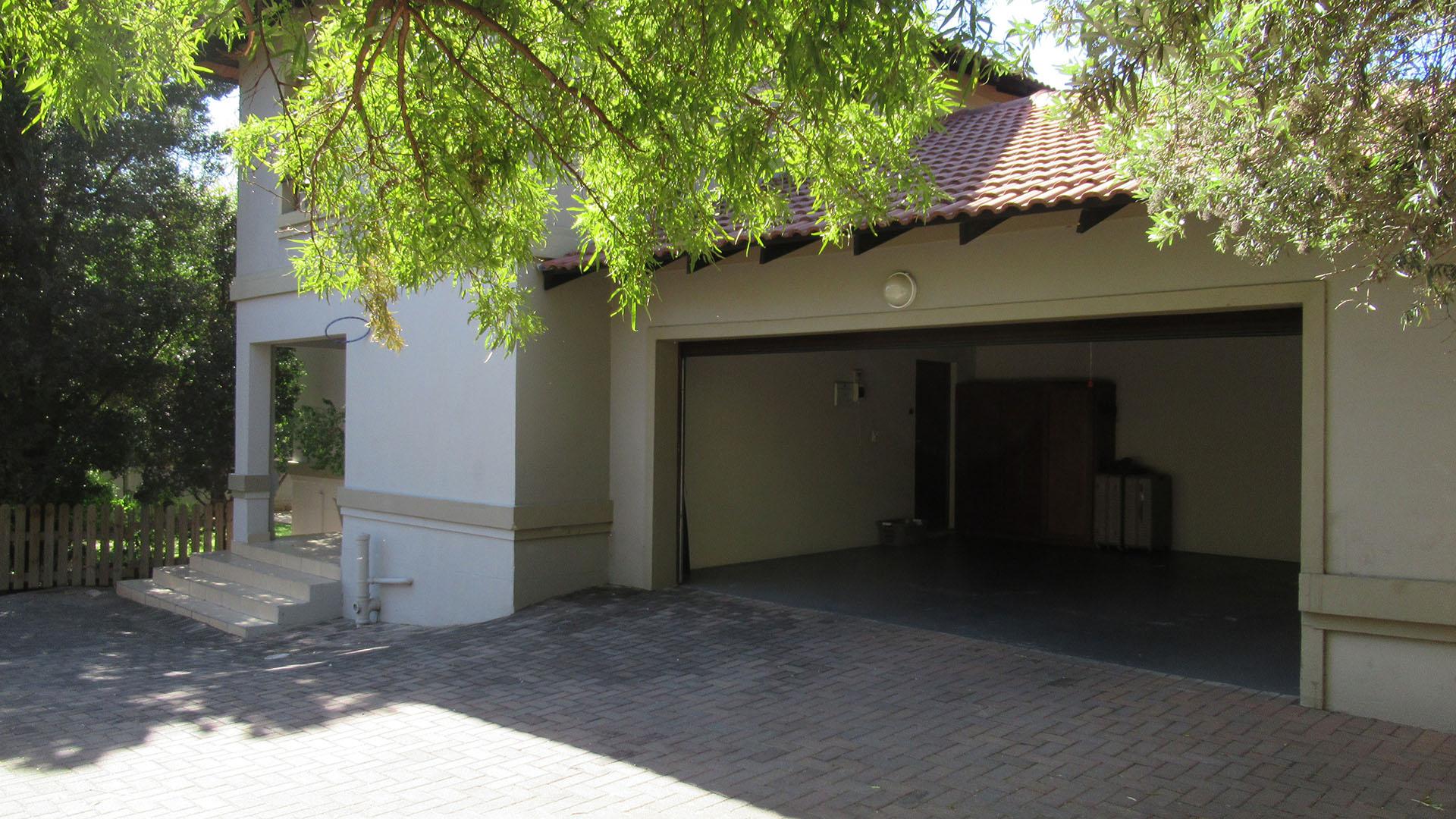 Front View of property in Maroeladal