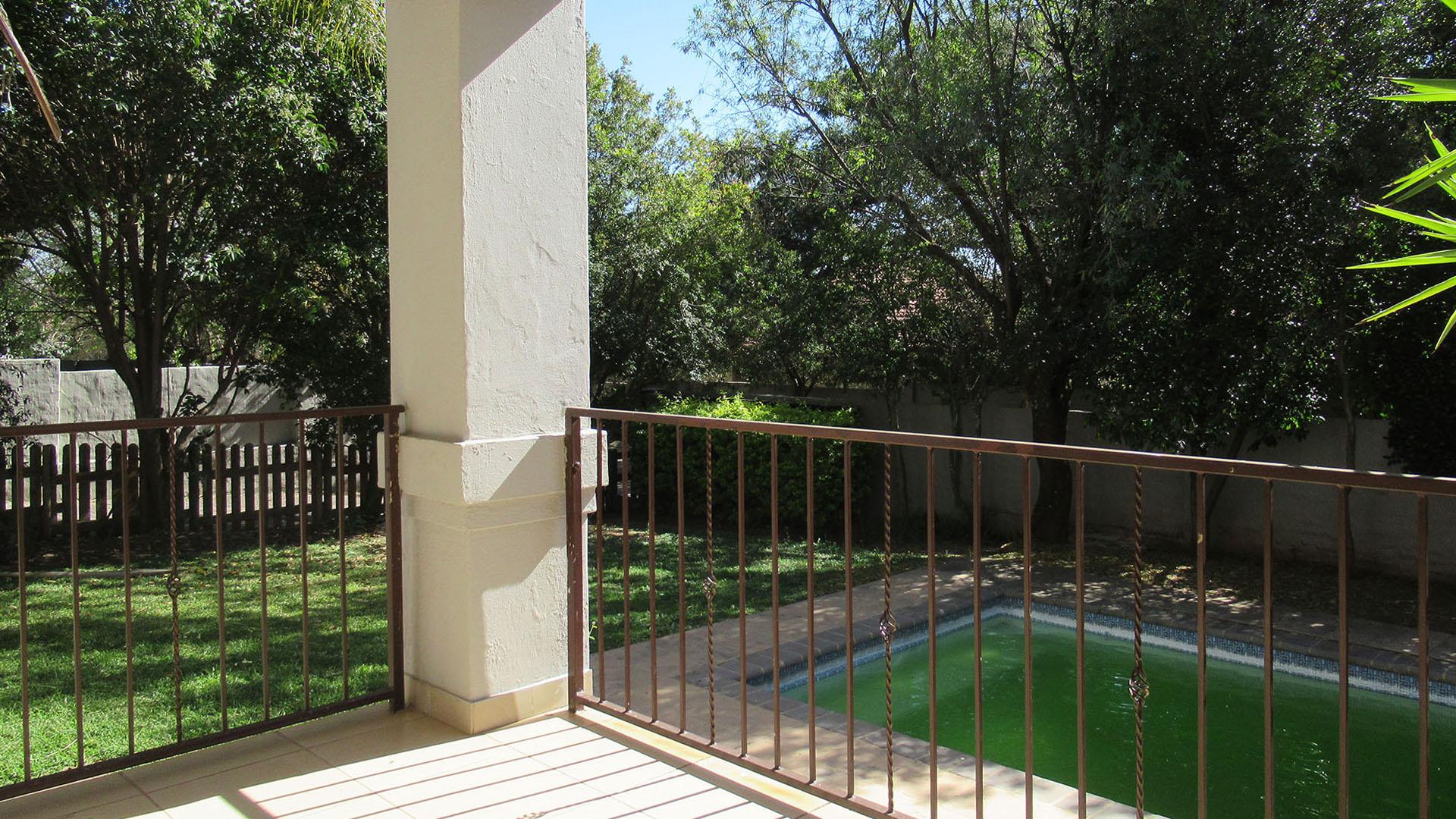 Patio - 17 square meters of property in Maroeladal