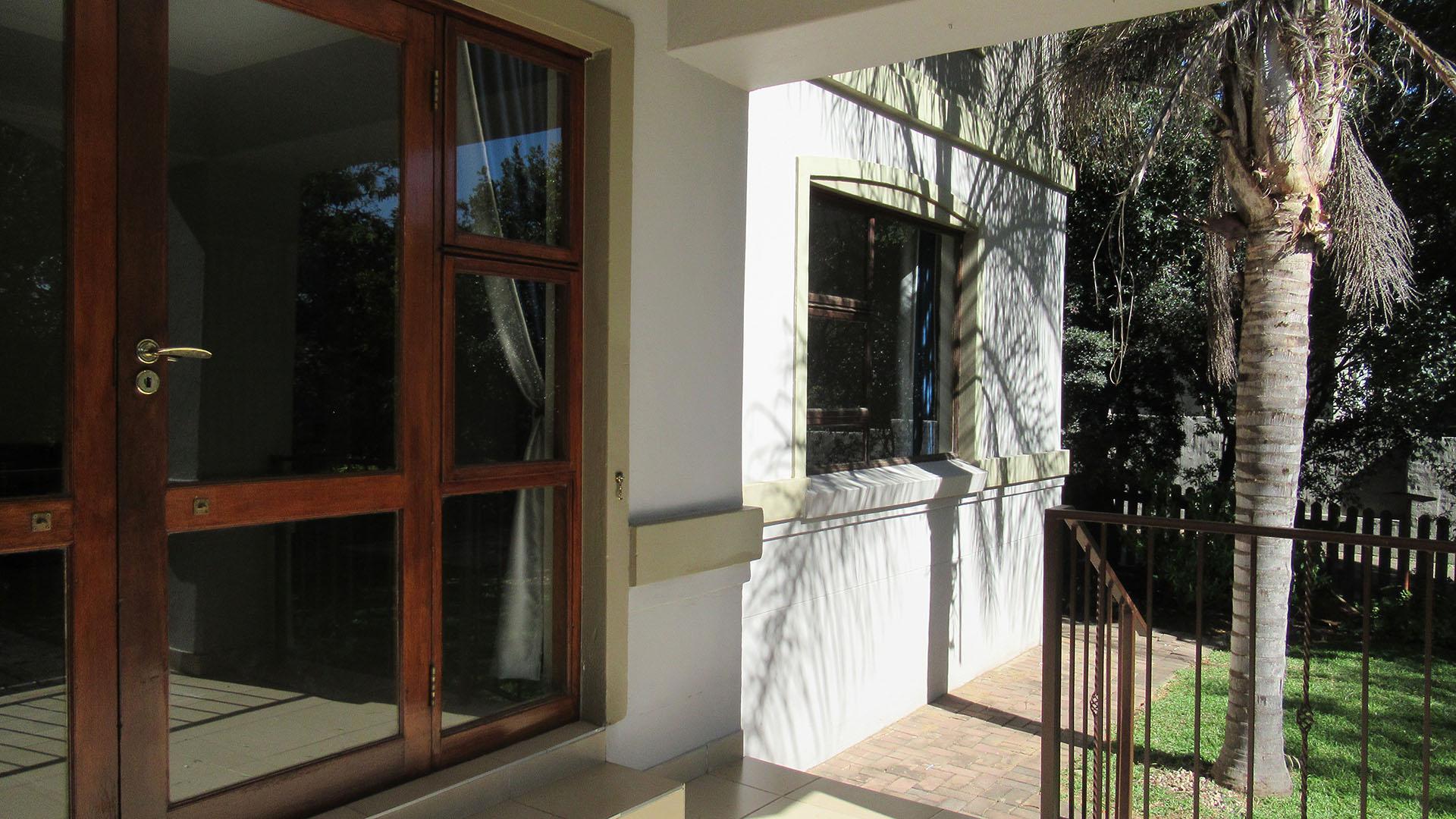 Patio - 17 square meters of property in Maroeladal