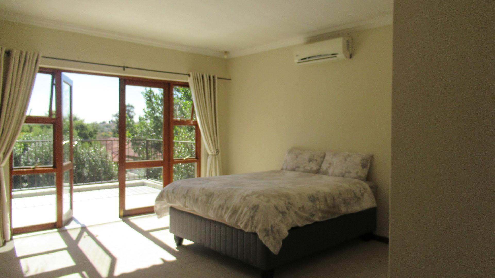 Main Bedroom - 25 square meters of property in Maroeladal