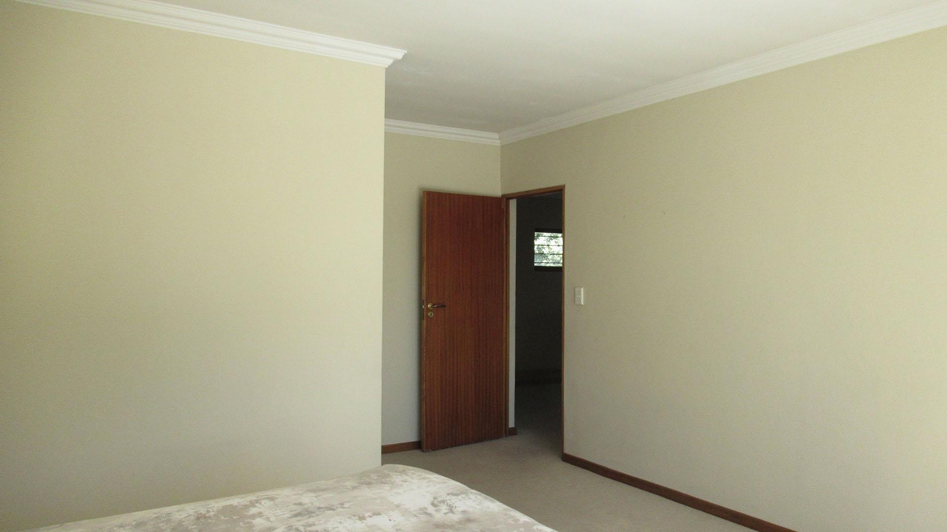 Main Bedroom - 25 square meters of property in Maroeladal