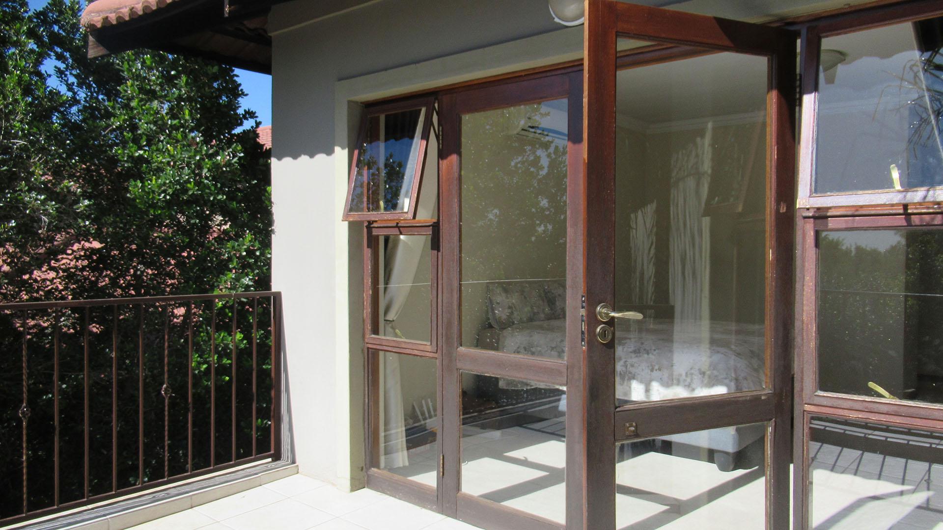 Balcony - 13 square meters of property in Maroeladal