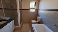 Bathroom 3+ of property in Maroeladal