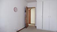 Bed Room 1 - 18 square meters of property in Maroeladal
