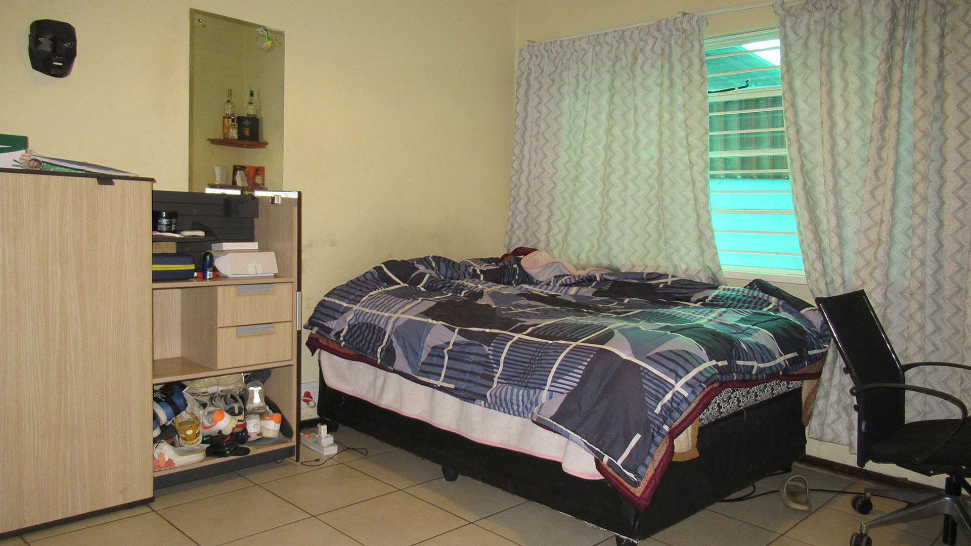 Bed Room 2 - 18 square meters of property in Brixton