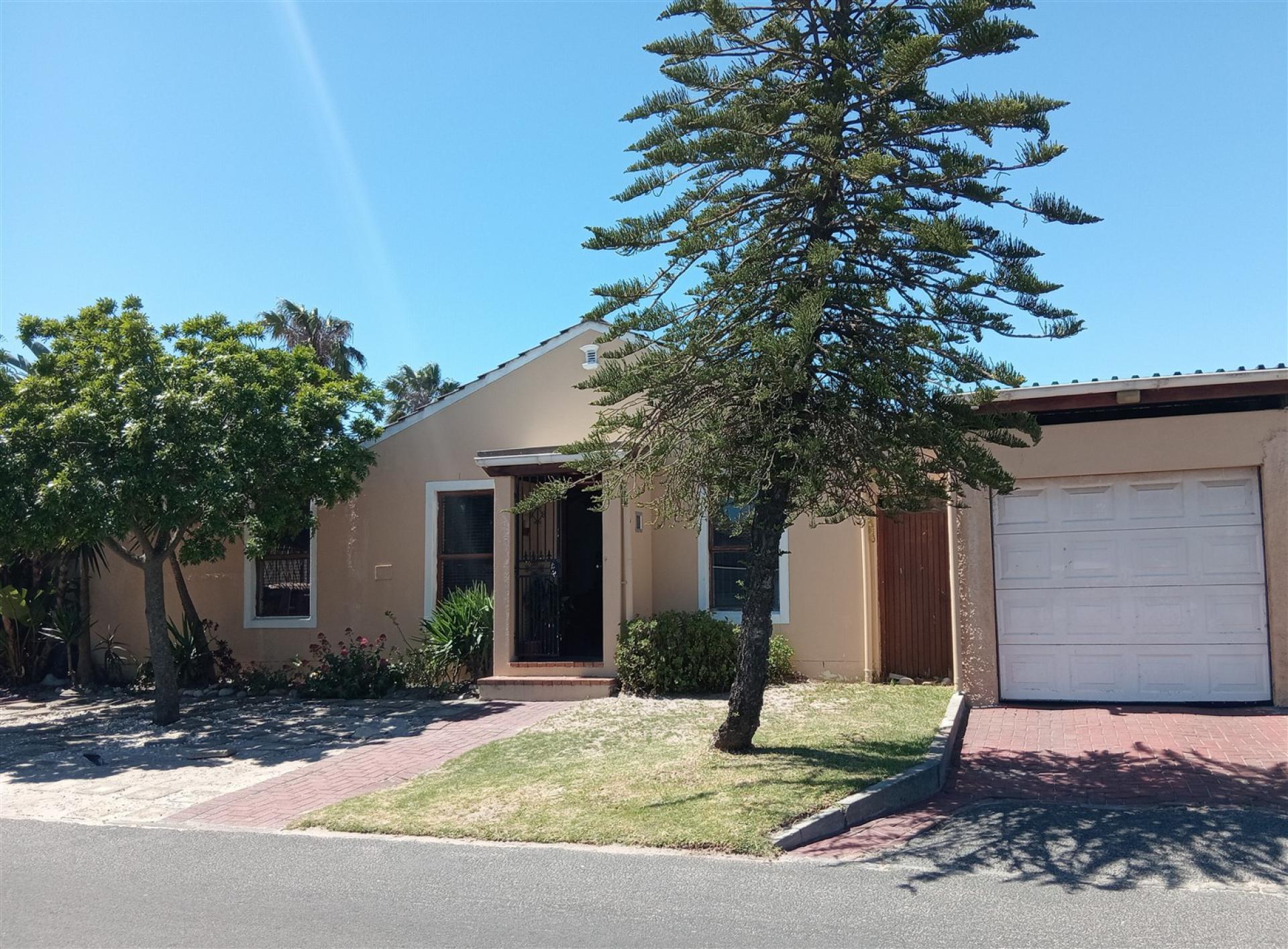 Front View of property in Dennemere