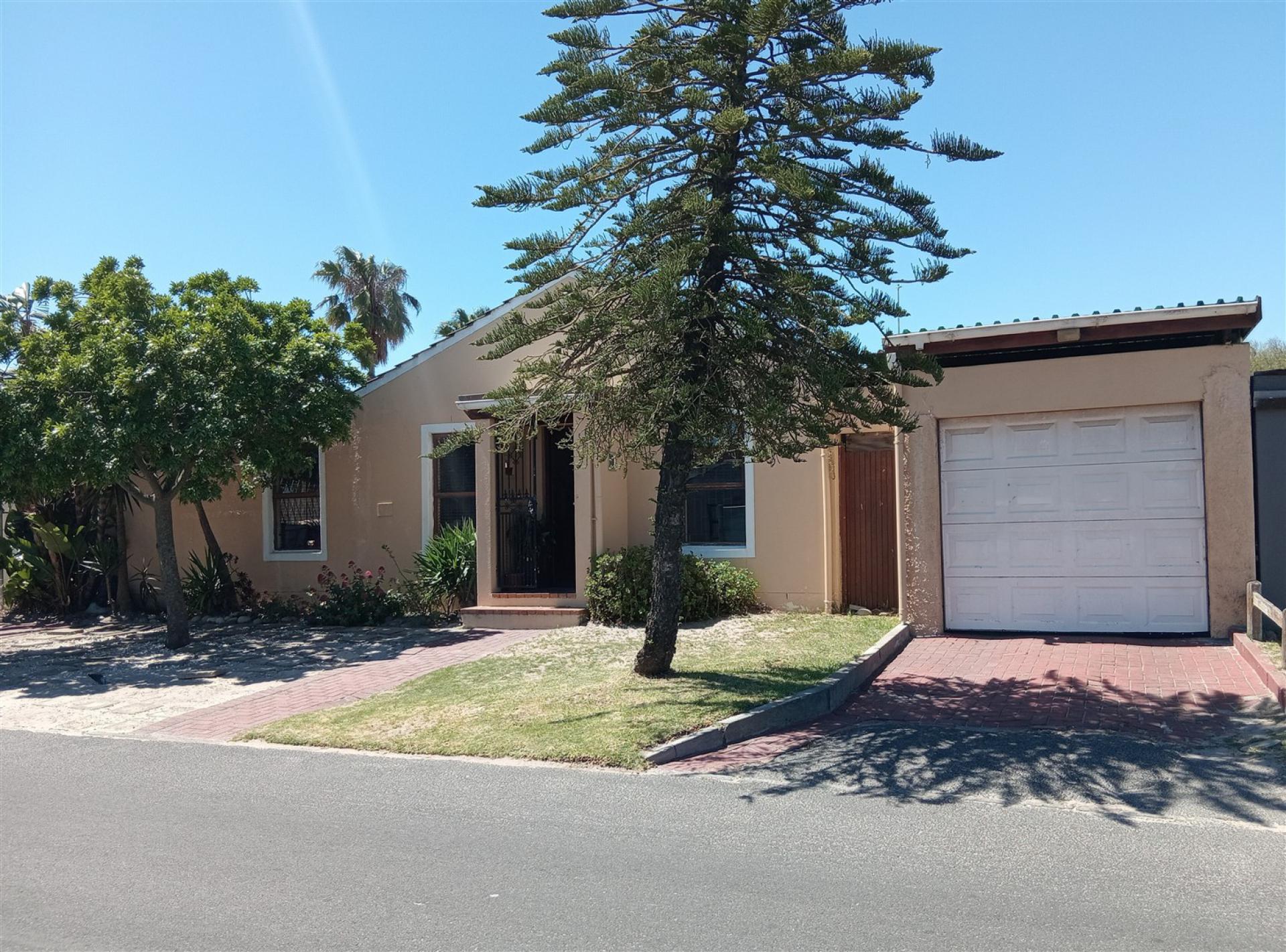 Front View of property in Dennemere